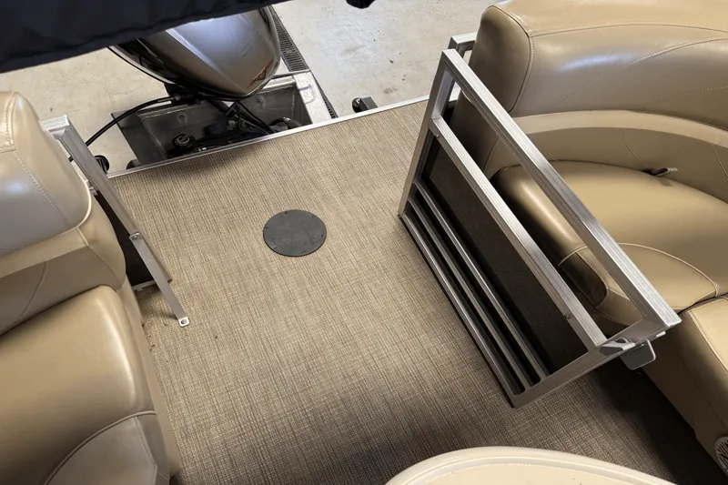 Slide: The Image of Smoker Craft SUNCHASER GENEVA22LD 2019 - 12