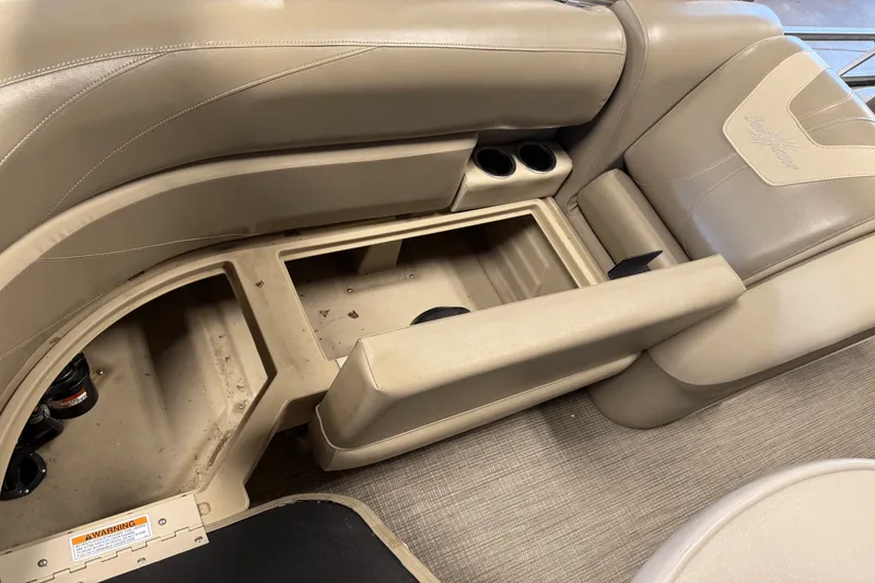 Slide: The Image of Smoker Craft SUNCHASER GENEVA22LD 2019 - 15