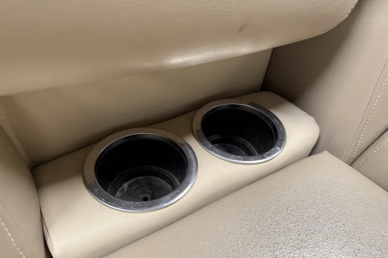 Slide: The Image of Smoker Craft SUNCHASER GENEVA22LD 2019 - 16