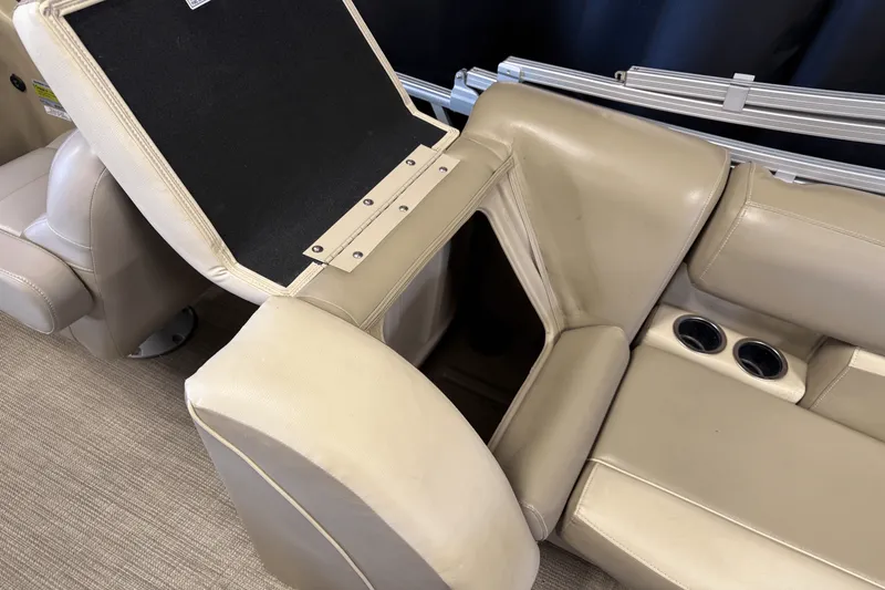 Slide: The Image of Smoker Craft SUNCHASER GENEVA22LD 2019 - 21