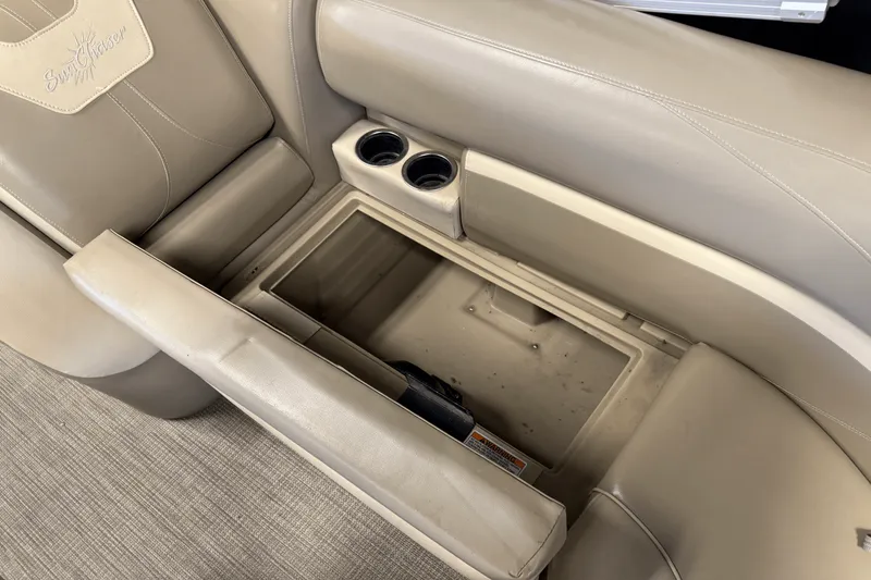 Slide: The Image of Smoker Craft SUNCHASER GENEVA22LD 2019 - 23