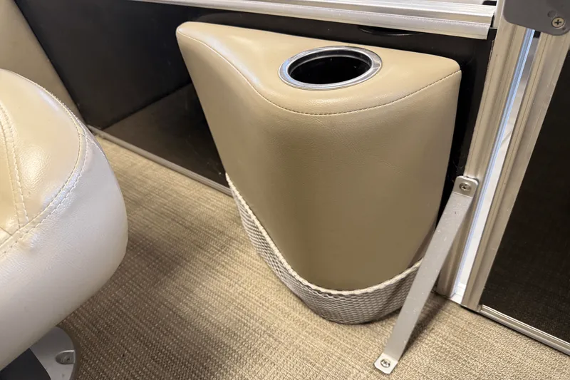 Slide: The Image of Smoker Craft SUNCHASER GENEVA22LD 2019 - 27