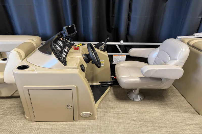 Slide: The Image of Smoker Craft SUNCHASER GENEVA22LD 2019 - 29