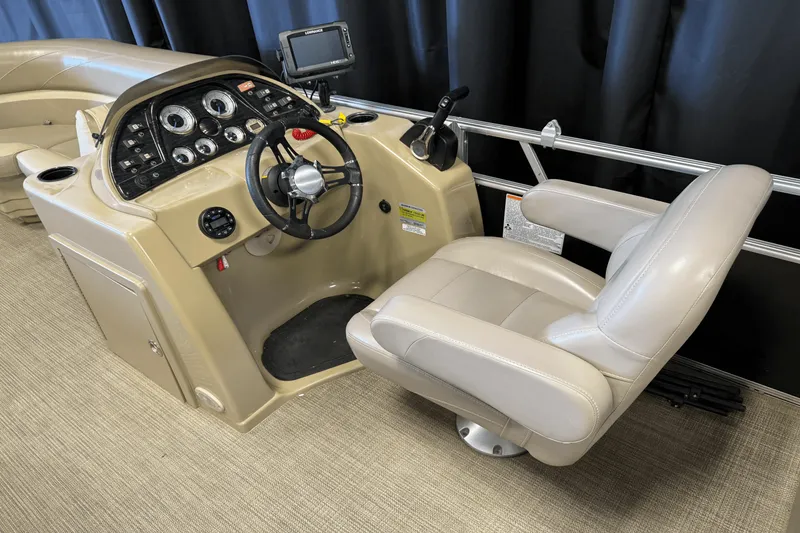 Slide: The Image of Smoker Craft SUNCHASER GENEVA22LD 2019 - 30