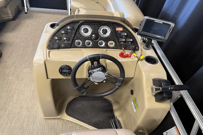 Slide: The Image of Smoker Craft SUNCHASER GENEVA22LD 2019 - 31