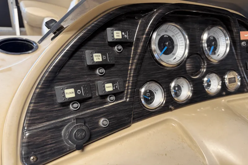 Slide: The Image of Smoker Craft SUNCHASER GENEVA22LD 2019 - 34