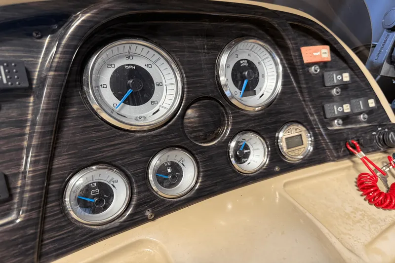 Slide: The Image of Smoker Craft SUNCHASER GENEVA22LD 2019 - 35