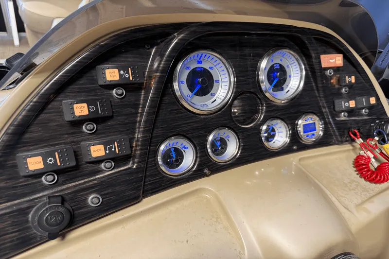 Slide: The Image of Smoker Craft SUNCHASER GENEVA22LD 2019 - 37