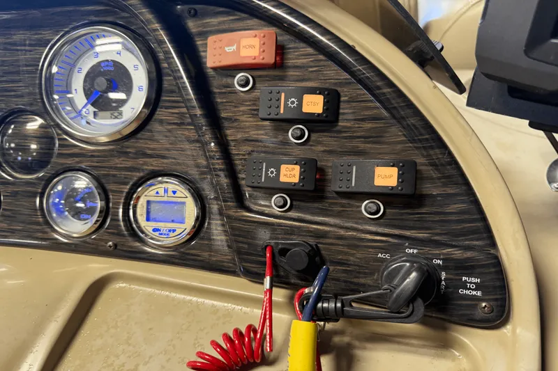 Slide: The Image of Smoker Craft SUNCHASER GENEVA22LD 2019 - 40