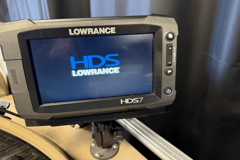 Slide: The Image of Smoker Craft SUNCHASER GENEVA22LD 2019 - 41