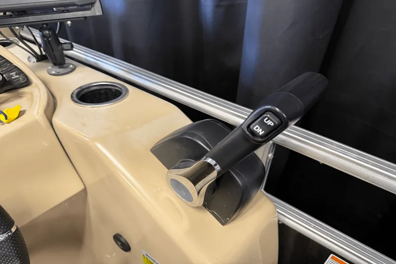 Slide: The Image of Smoker Craft SUNCHASER GENEVA22LD 2019 - 43