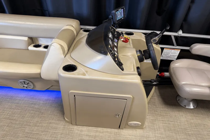 Slide: The Image of Smoker Craft SUNCHASER GENEVA22LD 2019 - 46