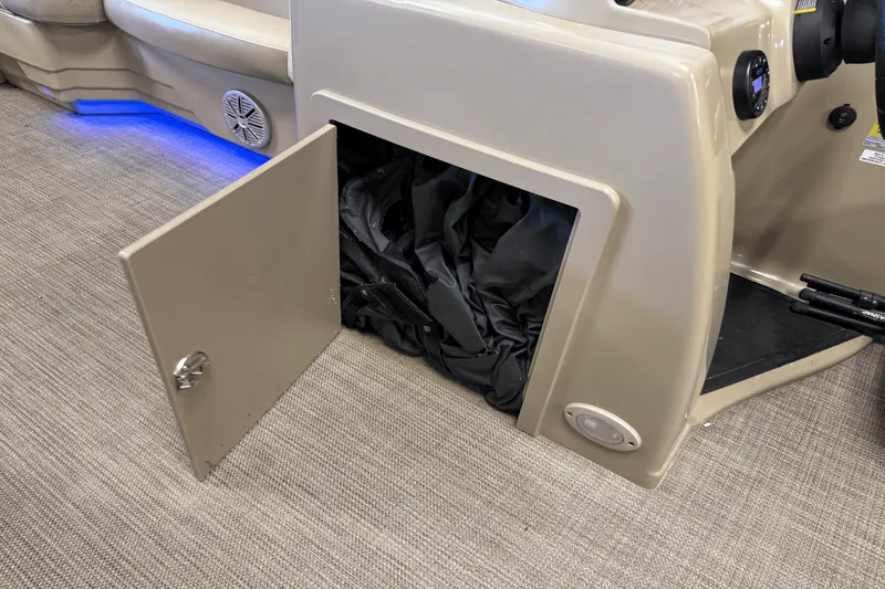 Slide: The Image of Smoker Craft SUNCHASER GENEVA22LD 2019 - 48