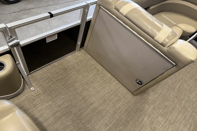 Slide: The Image of Smoker Craft SUNCHASER GENEVA22LD 2019 - 49