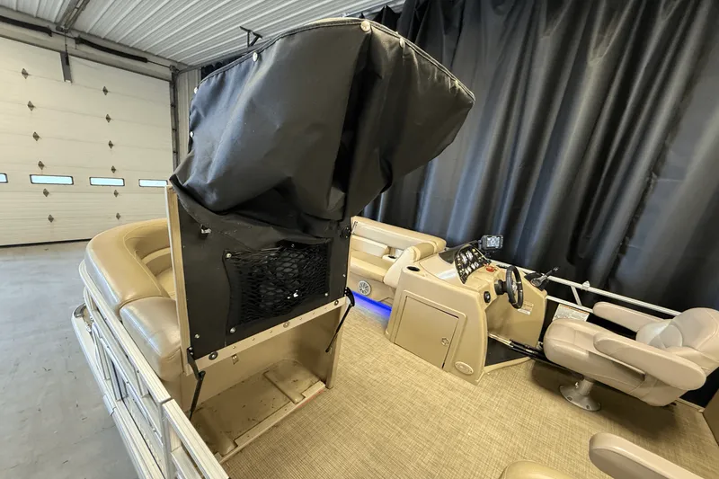 Slide: The Image of Smoker Craft SUNCHASER GENEVA22LD 2019 - 51