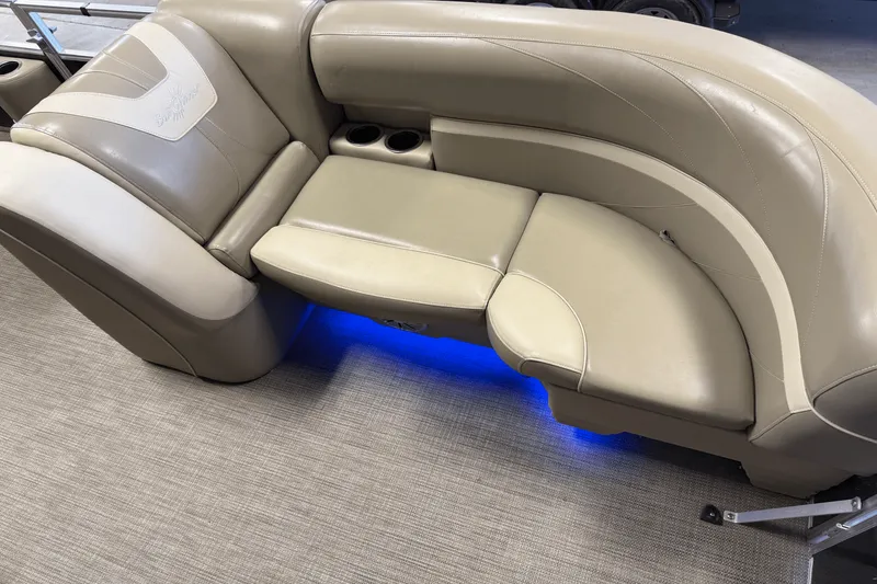 Slide: The Image of Smoker Craft SUNCHASER GENEVA22LD 2019 - 53