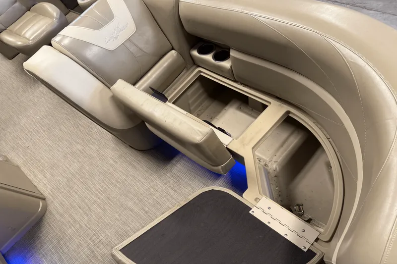 Slide: The Image of Smoker Craft SUNCHASER GENEVA22LD 2019 - 54