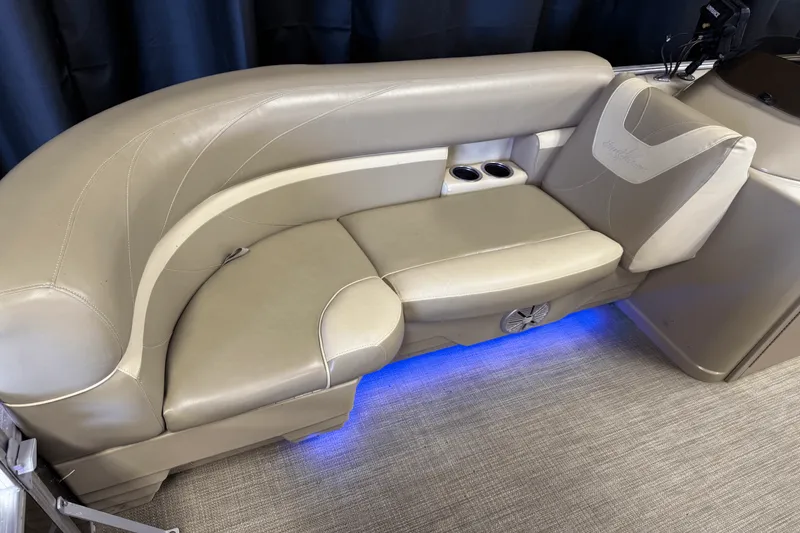 Slide: The Image of Smoker Craft SUNCHASER GENEVA22LD 2019 - 56