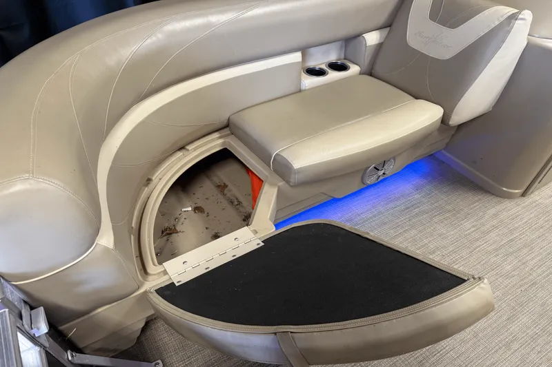 Slide: The Image of Smoker Craft SUNCHASER GENEVA22LD 2019 - 57