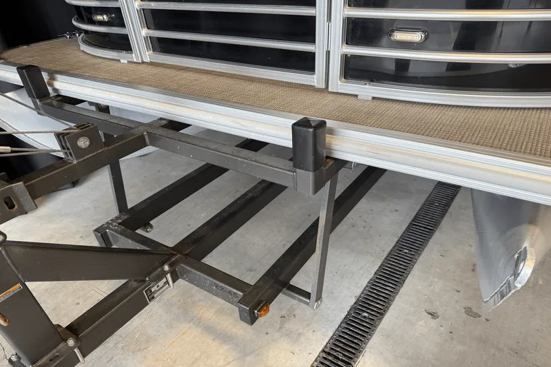 Slide: The Image of Smoker Craft SUNCHASER GENEVA22LD 2019 - 64