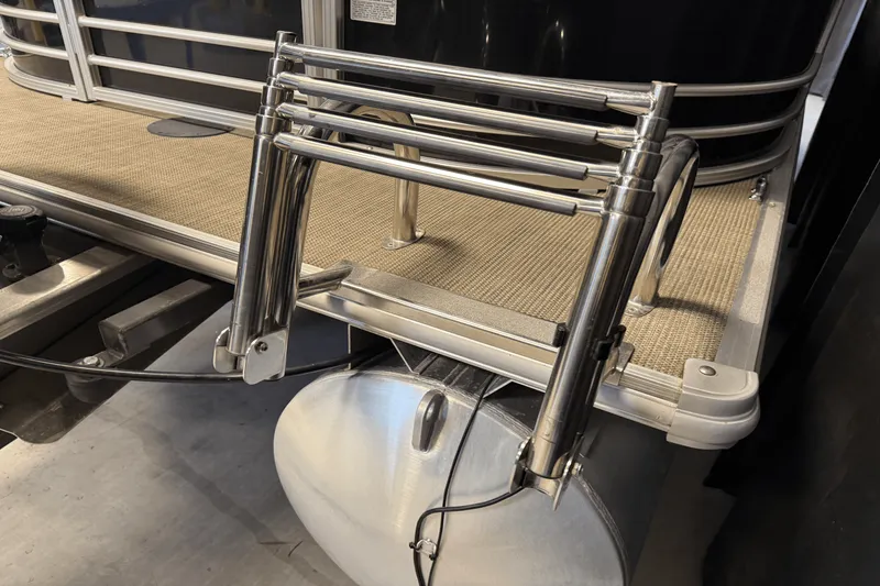 Slide: The Image of Smoker Craft SUNCHASER GENEVA22LD 2019 - 7