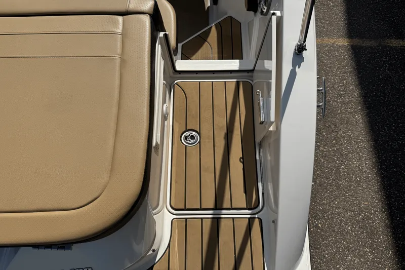 Slide: The Image of Sea Ray SPX 190 2024 - 13