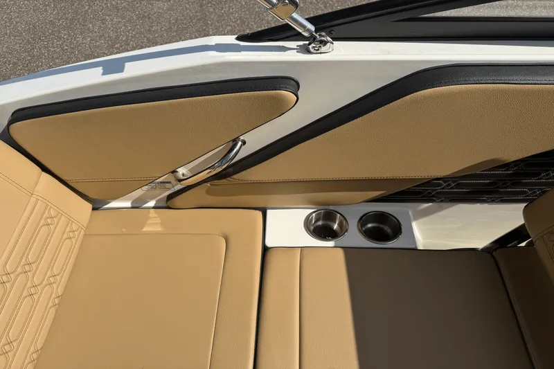 Slide: The Image of Sea Ray SPX 190 2024 - 22