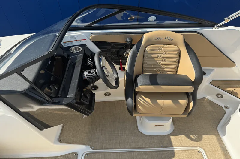 Slide: The Image of Sea Ray SPX 190 2024 - 26