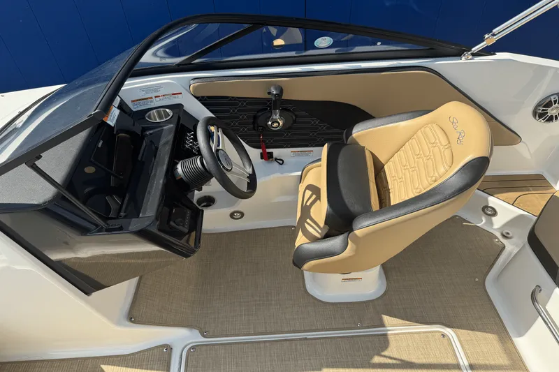 Slide: The Image of Sea Ray SPX 190 2024 - 27