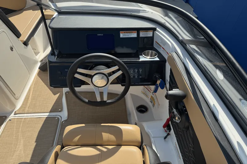 Slide: The Image of Sea Ray SPX 190 2024 - 29