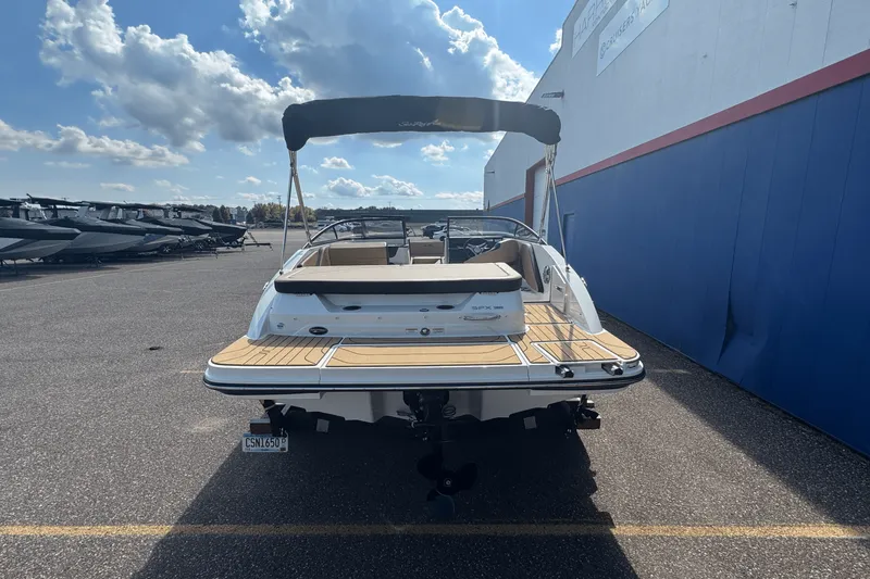 Slide: The Image of Sea Ray SPX 190 2024 - 3