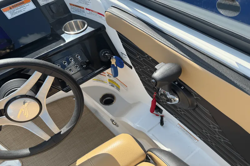 Slide: The Image of Sea Ray SPX 190 2024 - 31