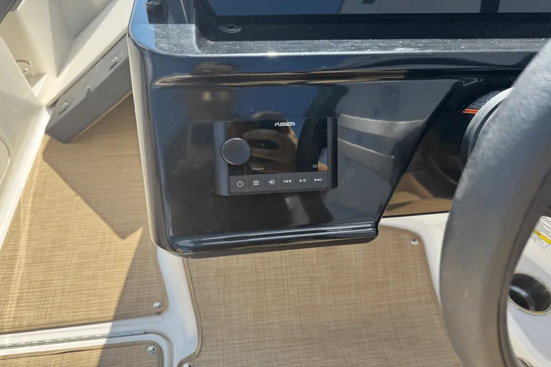 Slide: The Image of Sea Ray SPX 190 2024 - 32