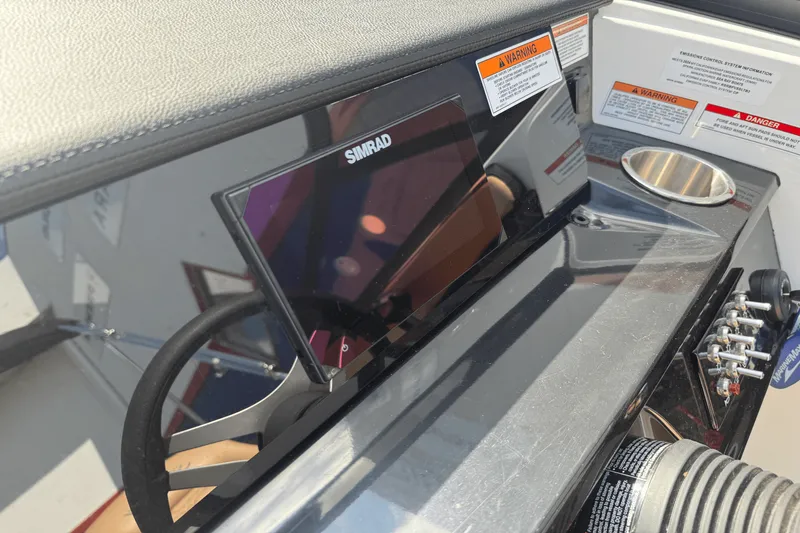 Slide: The Image of Sea Ray SPX 190 2024 - 33