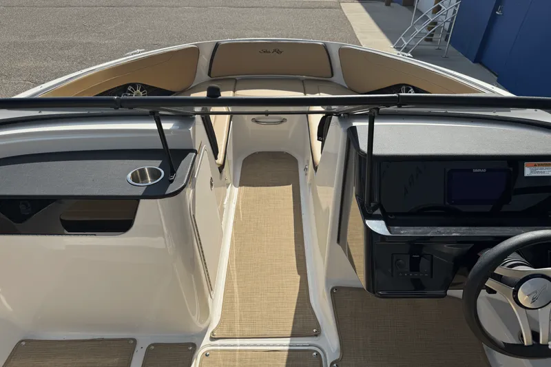 Slide: The Image of Sea Ray SPX 190 2024 - 38