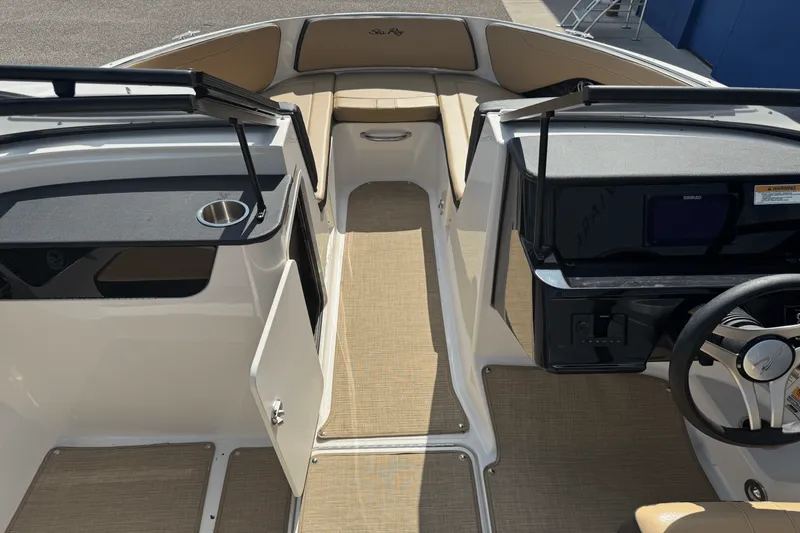 Slide: The Image of Sea Ray SPX 190 2024 - 39