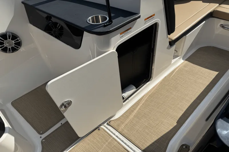 Slide: The Image of Sea Ray SPX 190 2024 - 40