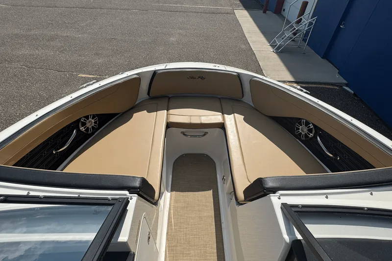 Slide: The Image of Sea Ray SPX 190 2024 - 42