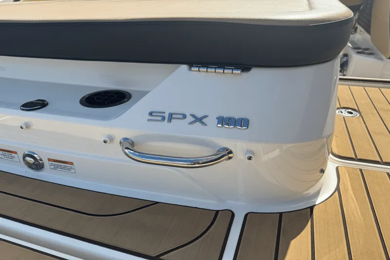 Slide: The Image of Sea Ray SPX 190 2024 - 7