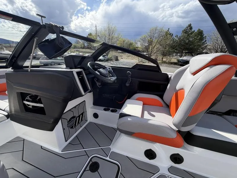 Slide: The Image of Malibu 24 MXZ 2020 - 12