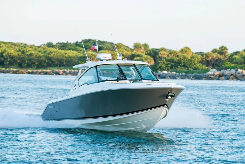 Slide: The Image of 2025 Pursuit DC 326 boat cruising on water. - 6