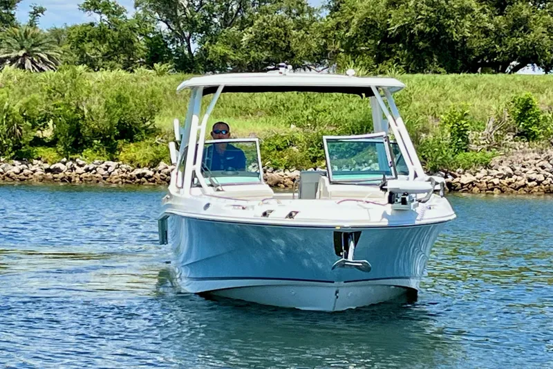 Slide: The Image of Boston Whaler 240 VANTAGE 2023 - 2