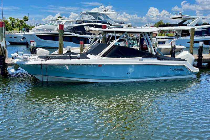 Slide: The Image of Boston Whaler 240 VANTAGE 2023 - 24