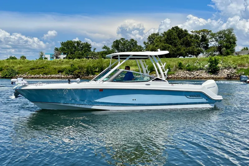 Slide: The Image of Boston Whaler 240 VANTAGE 2023 - 4
