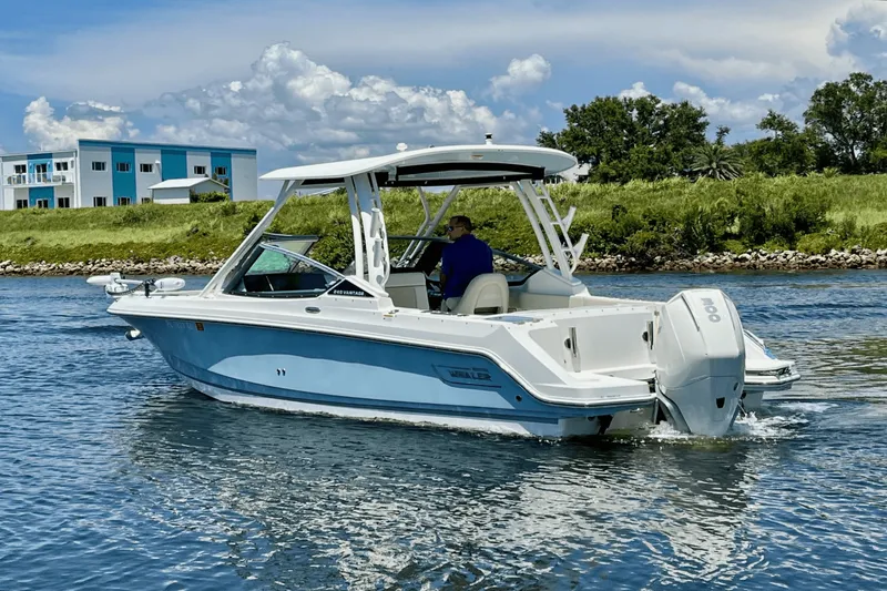 Slide: The Image of Boston Whaler 240 VANTAGE 2023 - 6