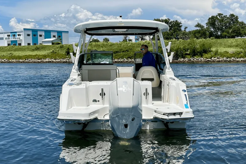 Slide: The Image of Boston Whaler 240 VANTAGE 2023 - 8