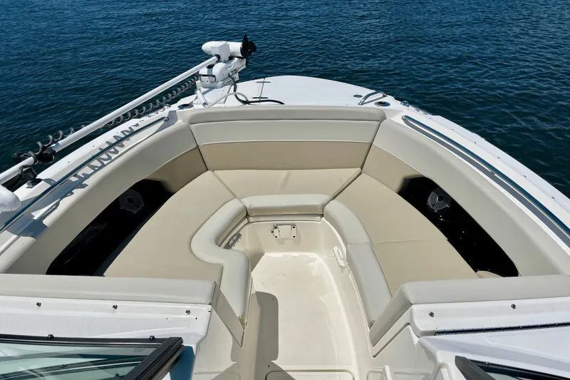 Slide: The Image of Boston Whaler 240 VANTAGE 2023 - 9