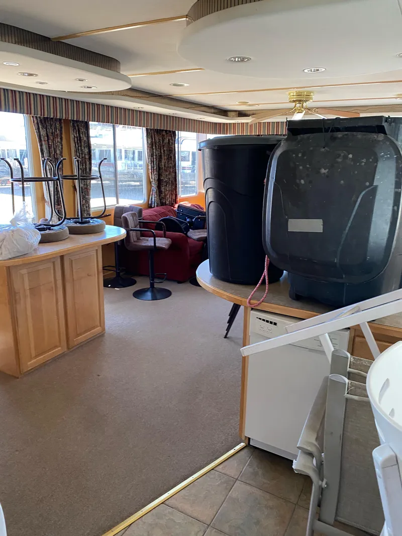 Slide: The Image of Interior of 2003 Stardust Cruisers Red Rock Retreat Week 26 houseboat. - 19