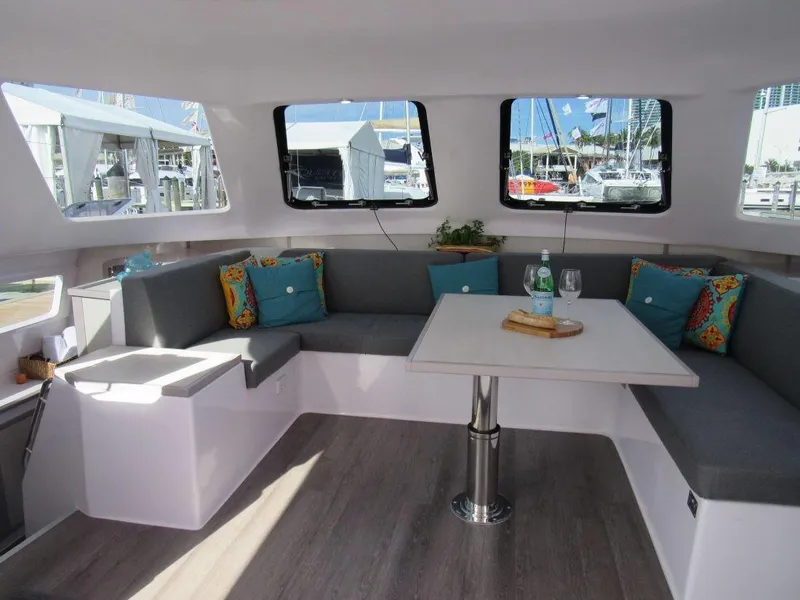 Slide: The Image of Salon - 16