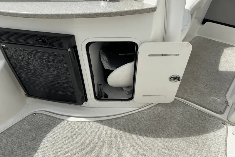 Slide: The Image of Sea Ray 320 Sundancer 2007 - 17